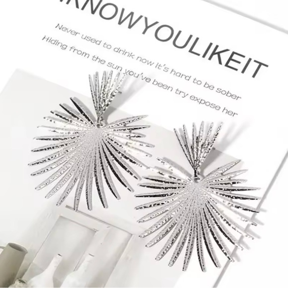 Zara Radiance Heart Crown Sunburst Beam Ray Regal Royal Statement Silver Earring - Picture 2 of 13